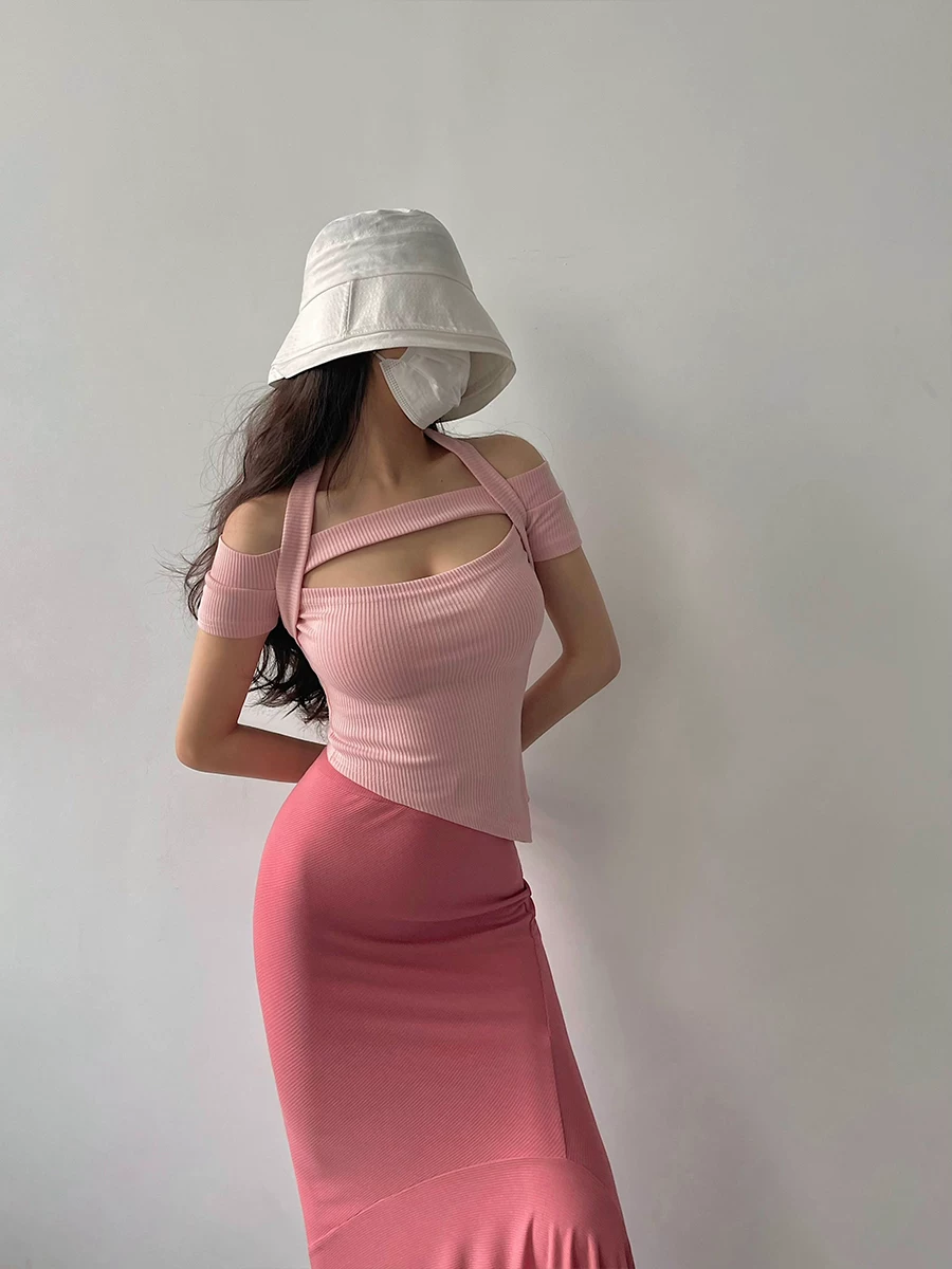 YoungGirlDay Pure Desire Gợi cảm Slim Fit Off-Shoulder Cutout Viền bất đối xứng Tay áo ngắn cổ áo thun cổ yếm hàng đầu