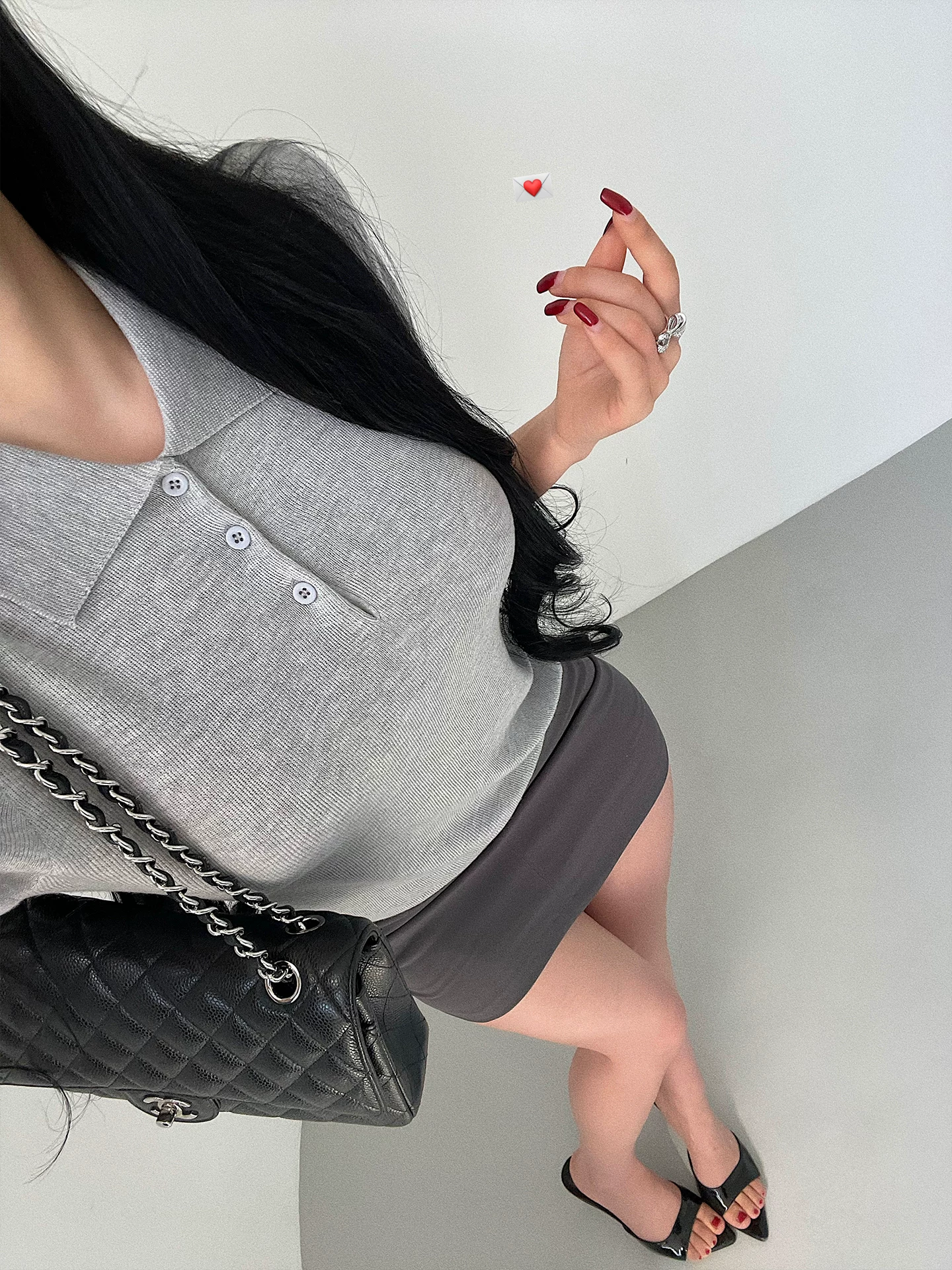 Áo thun dệt kim tay ngắn kiểu dáng cổ polo, ôm sát eo, tôn dáng, phong cách YoungGirlDay old money.