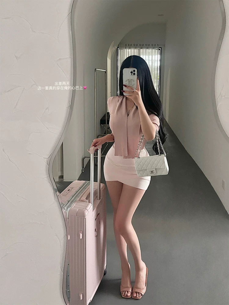 YoungGirlDay trưởng thành và gợi cảm OL váy ngắn ôm sát eo cao có dây thun chéo giúp thon gọn cơ thể.