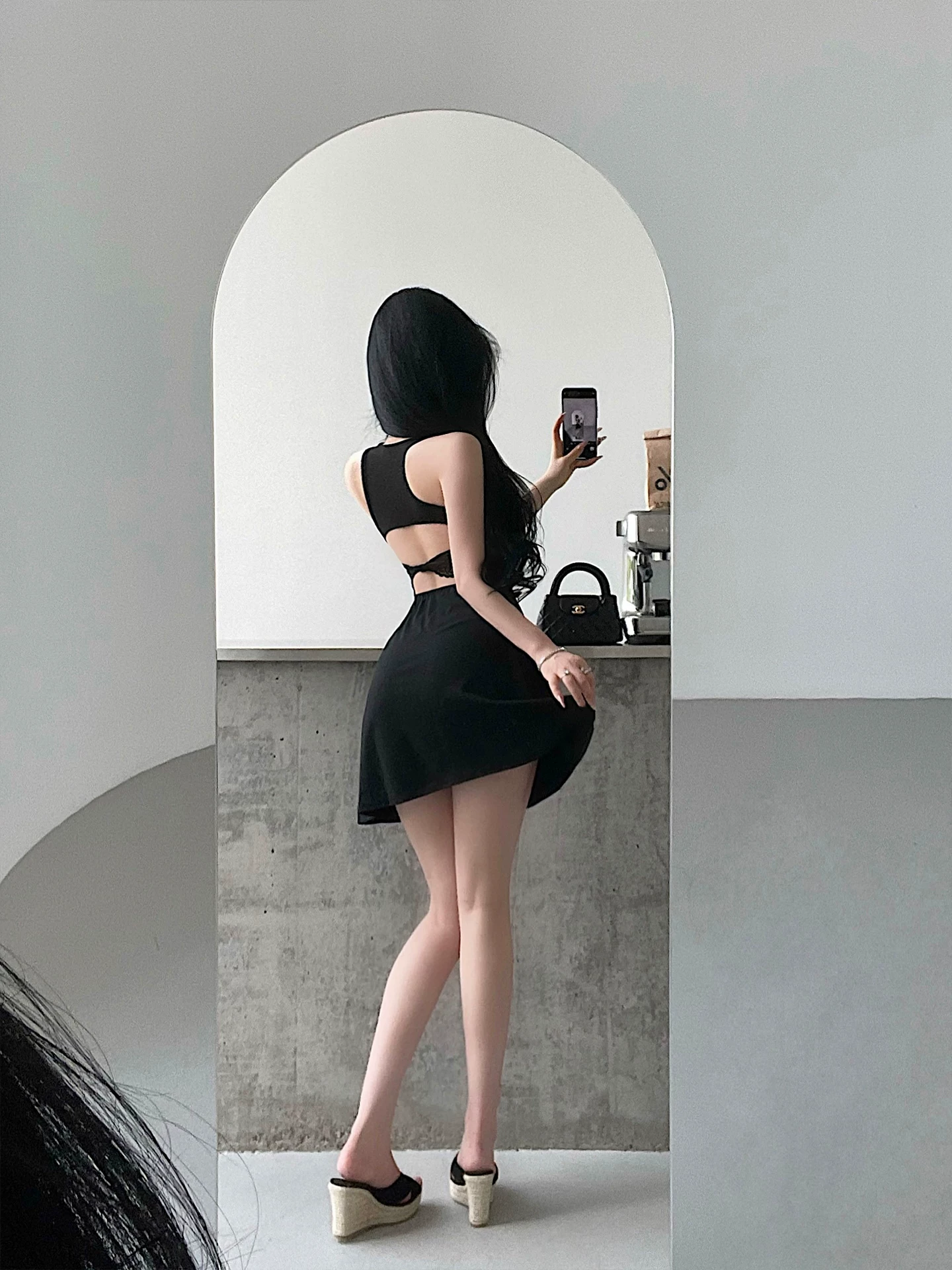 YoungGirlDay khao khát thuần khiết, váy ren gợi cảm hở lưng, ôm eo, váy ngắn có miếng đệm ngực.
