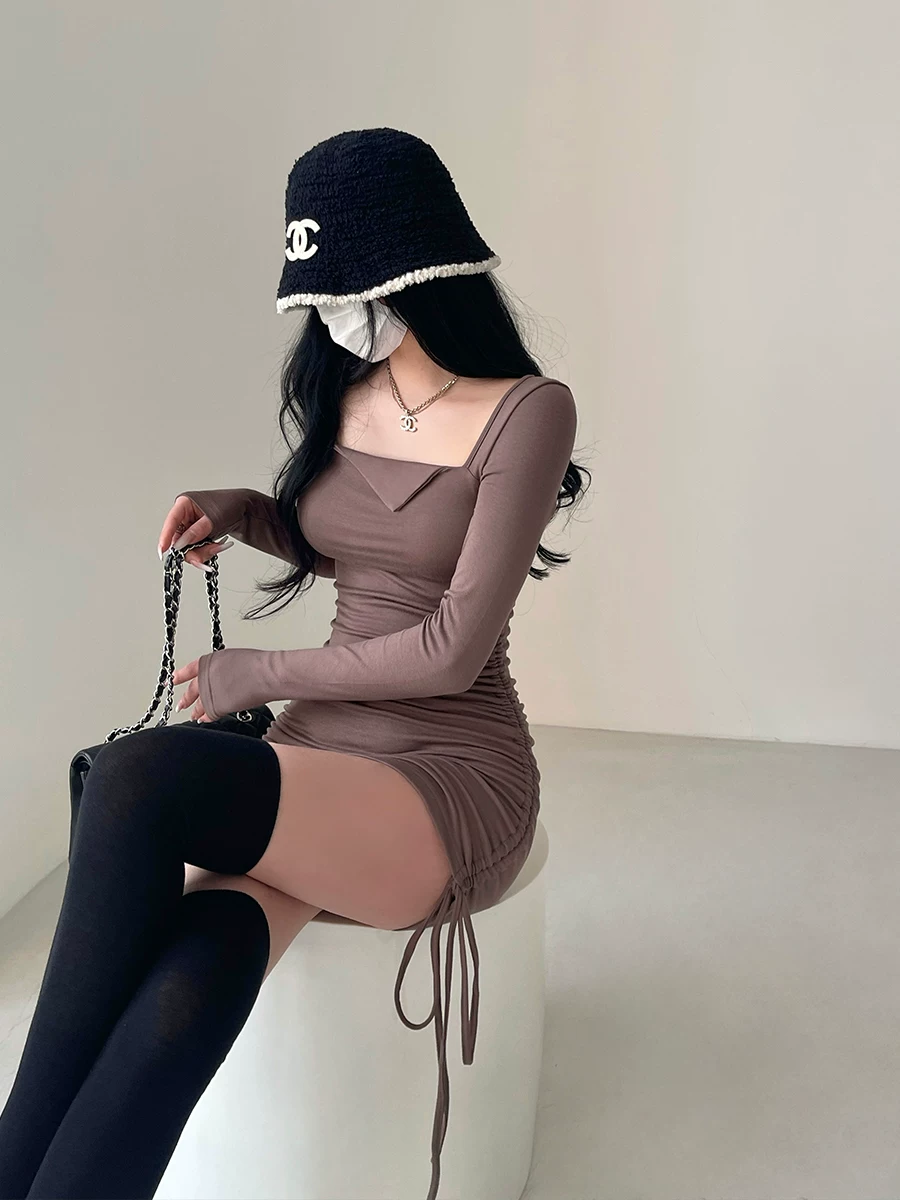 YoungGirlDay phong cách thuần khiết gợi cảm cổ vuông ôm vừa vặn dây rút xếp nếp váy dài tay ôm sát váy ngắn