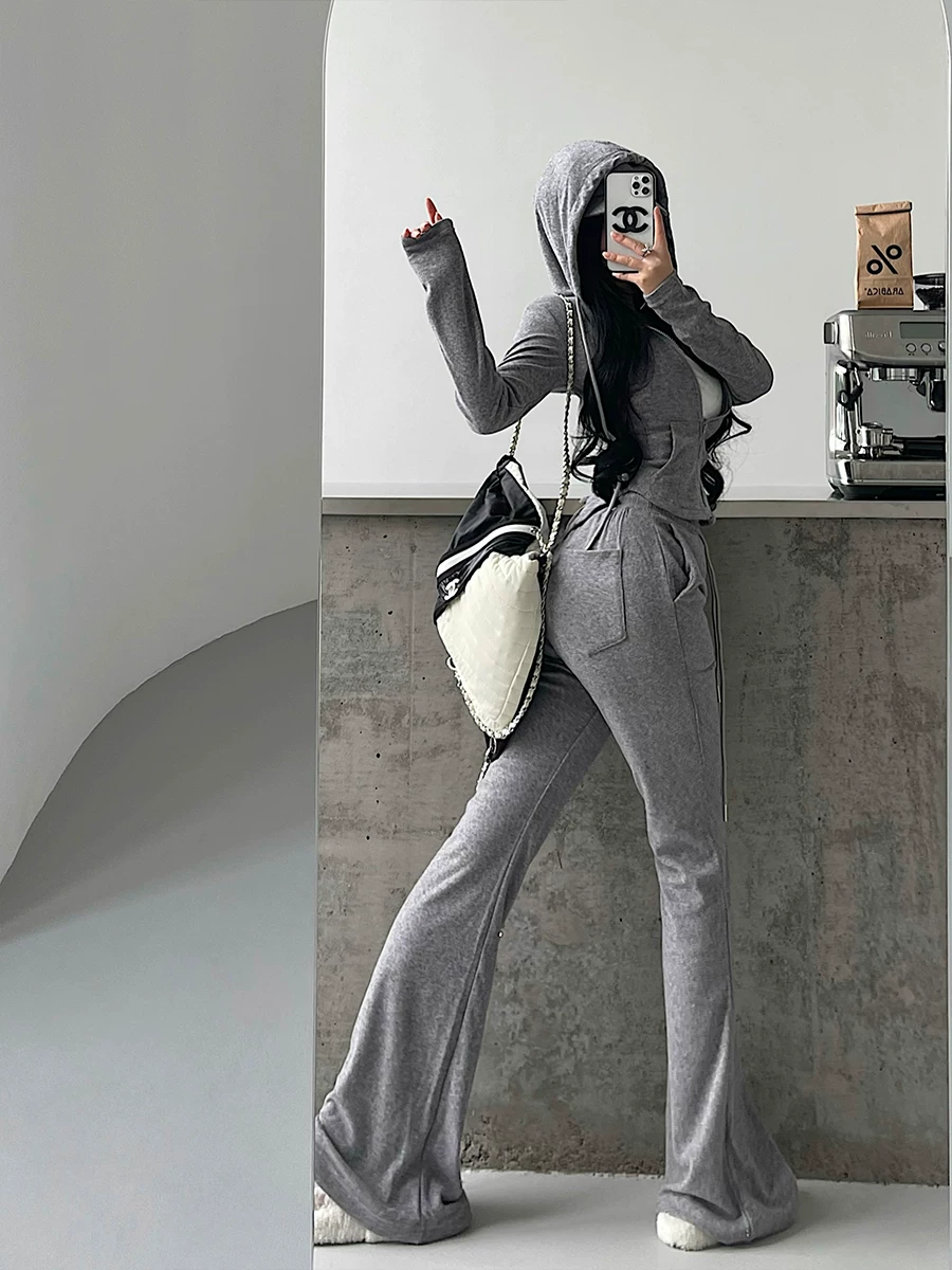 Áo khoác cardigan có mũ trùm đầu, dây buộc eo, kiểu dáng trẻ trung, quần ống loe cạp cao, quần dài chạm đất, bộ đồ thời trang.