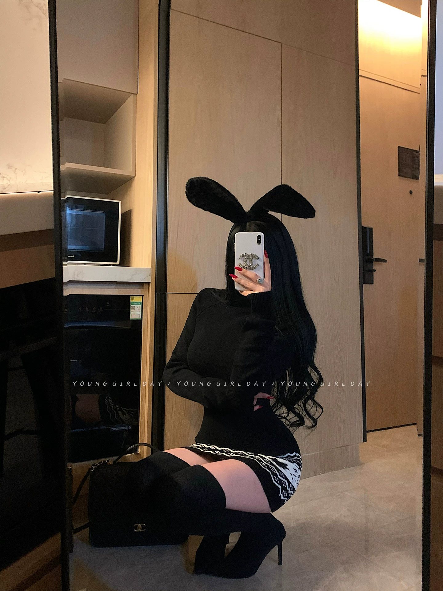 YoungGirlDay Năm mới và Giáng sinh không khí đầy khao khát thuần khiết Váy dệt kim jacquard cổ cao ôm sát váy ngắn bodycon