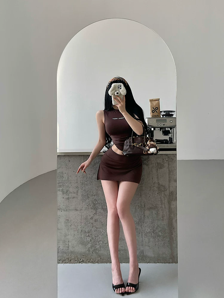 YoungGirlDay khao khát thuần khiết phong cách hot girl in chữ áo vest không tay chống lộ váy ngắn thể thao bộ đồ thường ngày
