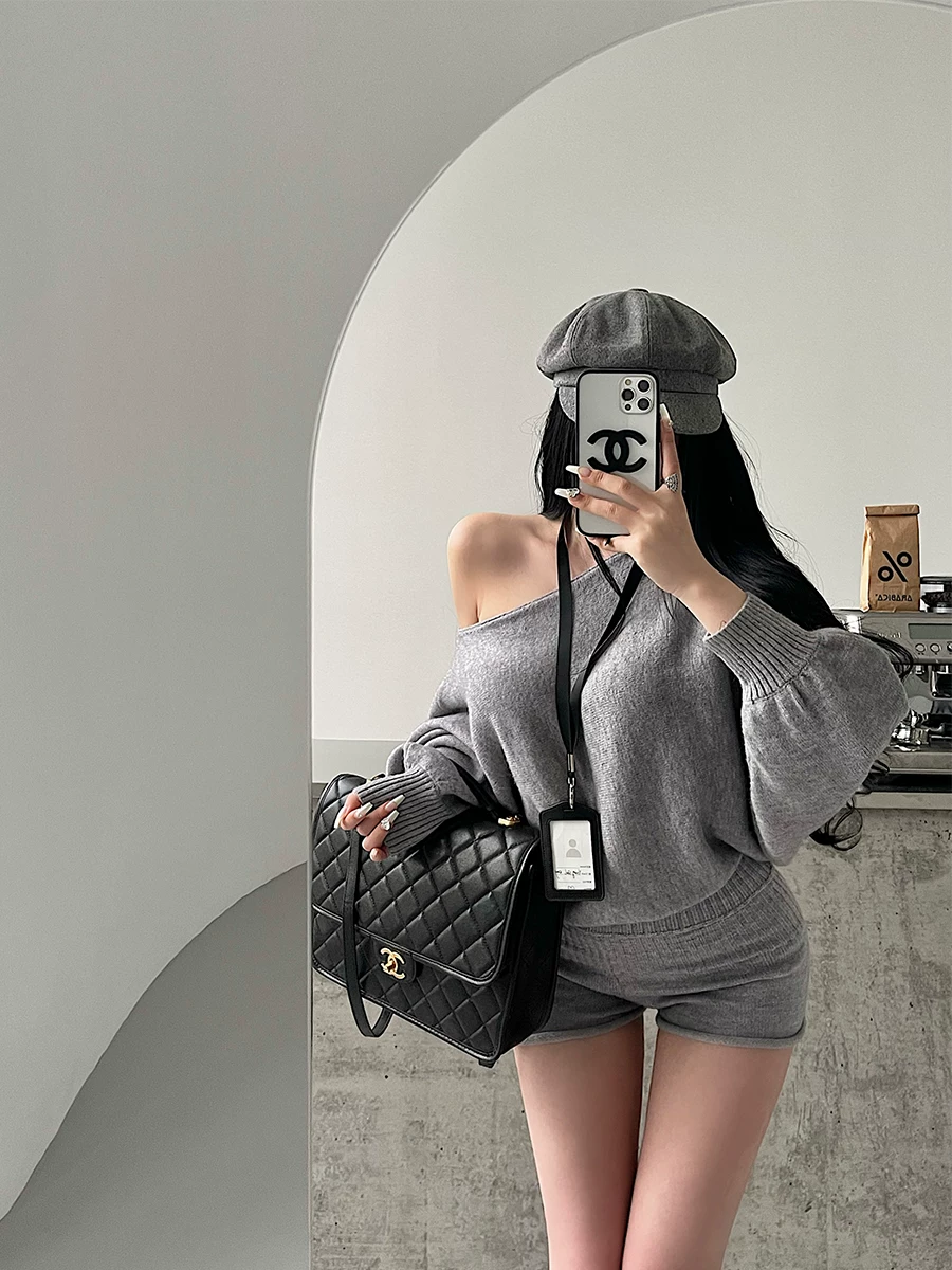 YoungGirlDay pure Desire phong cách lười biếng, áo trễ vai dáng rộng tay dài, quần short cạp cao viền cuộn, bộ đồ dệt kim hợp thời trang