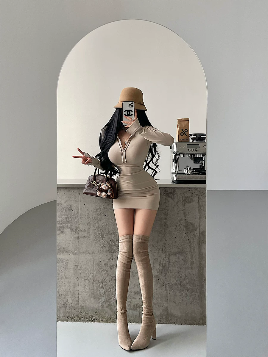 YoungGirlDay Pure Desire Style Váy ôm sát cổ chữ V gợi cảm, ôm eo, tay dài, ôm sát hông, váy ngắn ôm sát hông.