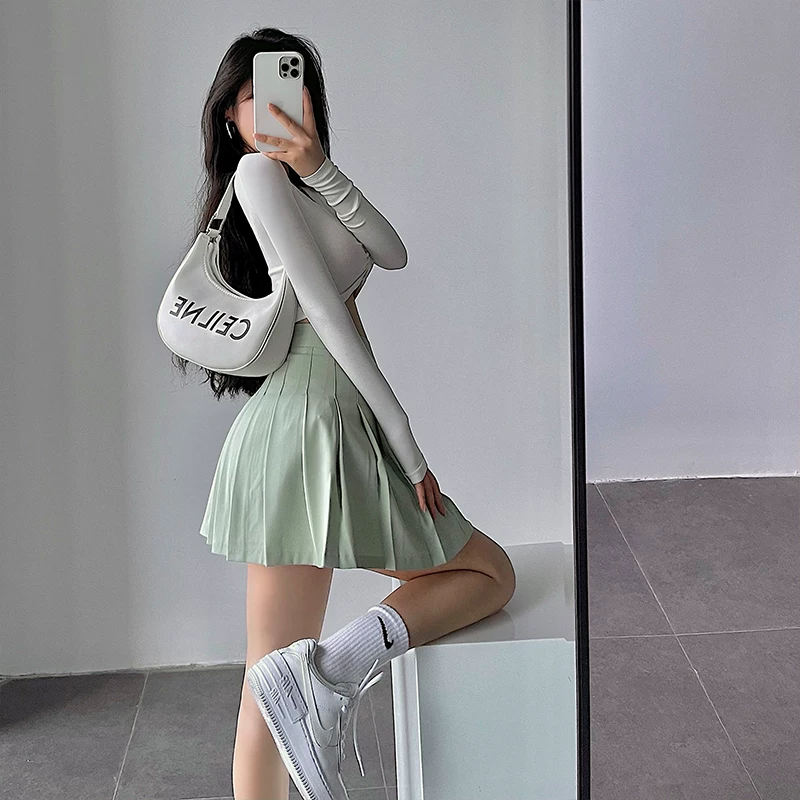 YoungGirlDay Váy xếp ly cạp cao kiểu Âu Mỹ, giúp thon gọn và trẻ trung, có quần short an toàn bên trong.