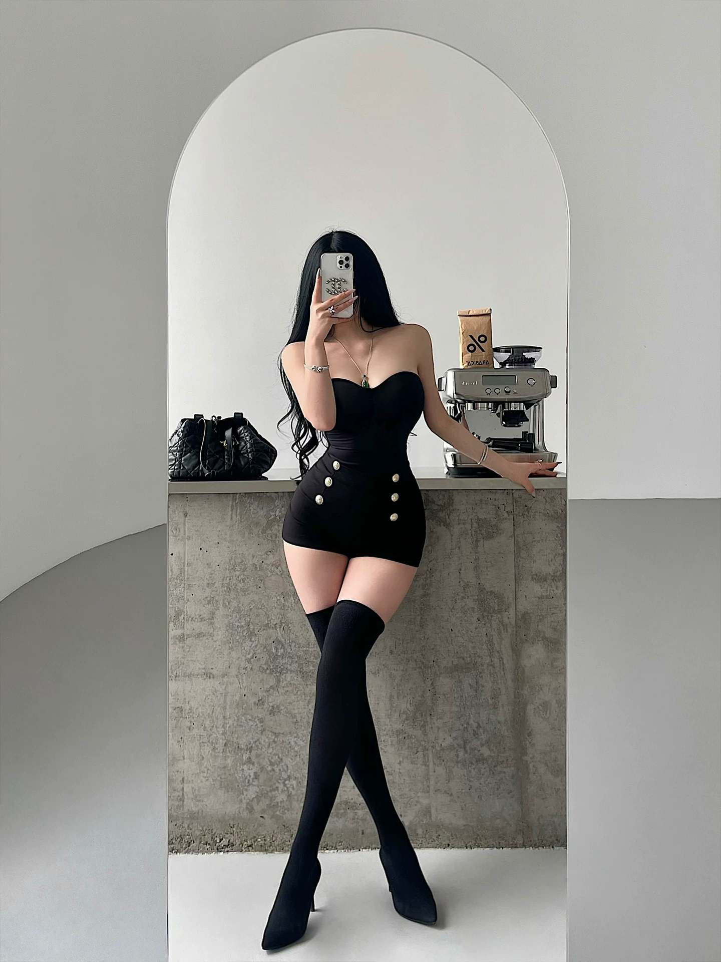 YoungGirlDay Quần short giảm béo cạp cao gợi cảm phong cách Hàn Quốc có trang trí nút, thiết kế ôm hông, hiệu ứng kéo dài chân, quần short thường ngày, quần hot pants.