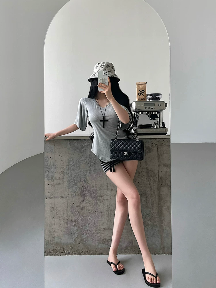 YoungGirlDay Pure Desire phong cách lười biếng cổ chữ V dáng rộng giảm béo tay áo mỏng có kết cấu mỏng như nước dành cho nữ.