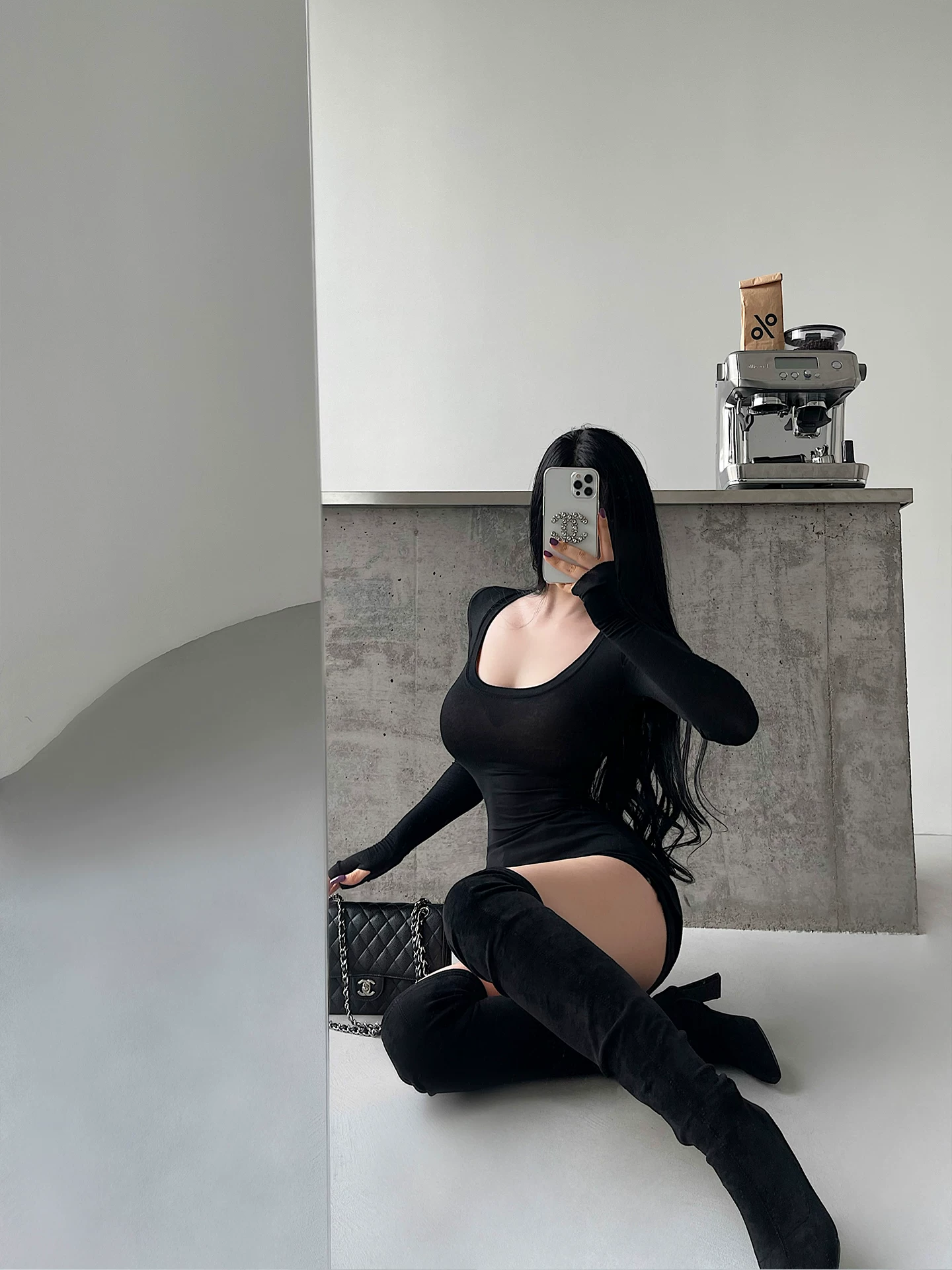 Áo thun dài tay YoungGirlDay cổ chữ U cơ bản, ôm sát, màu trơn, hơi xuyên thấu, co giãn