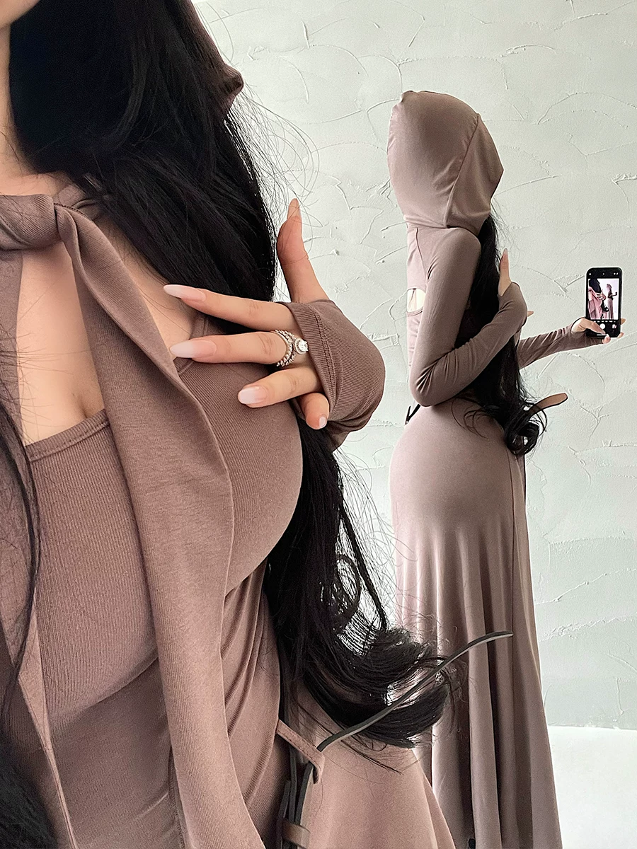 Bộ váy dài tay có mũ trùm đầu phong cách YoungGirlDay wasteland với váy dây đeo ôm hông và thắt lưng hợp thời trang