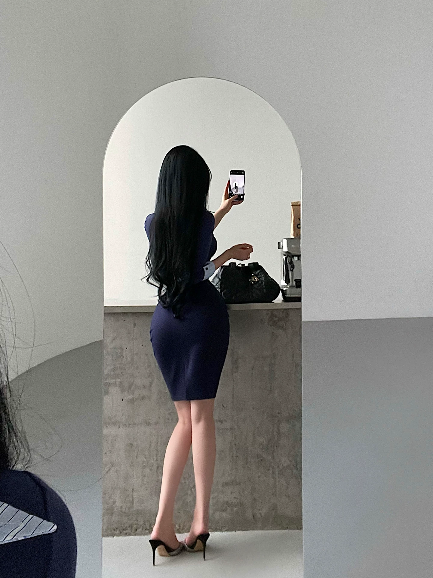 YoungGirlDay Phong cách Hàn Quốc thuần khiết gợi cảm OL váy ôm sát eo cao xếp ly tôn dáng hông xẻ lưng dài vừa phải.