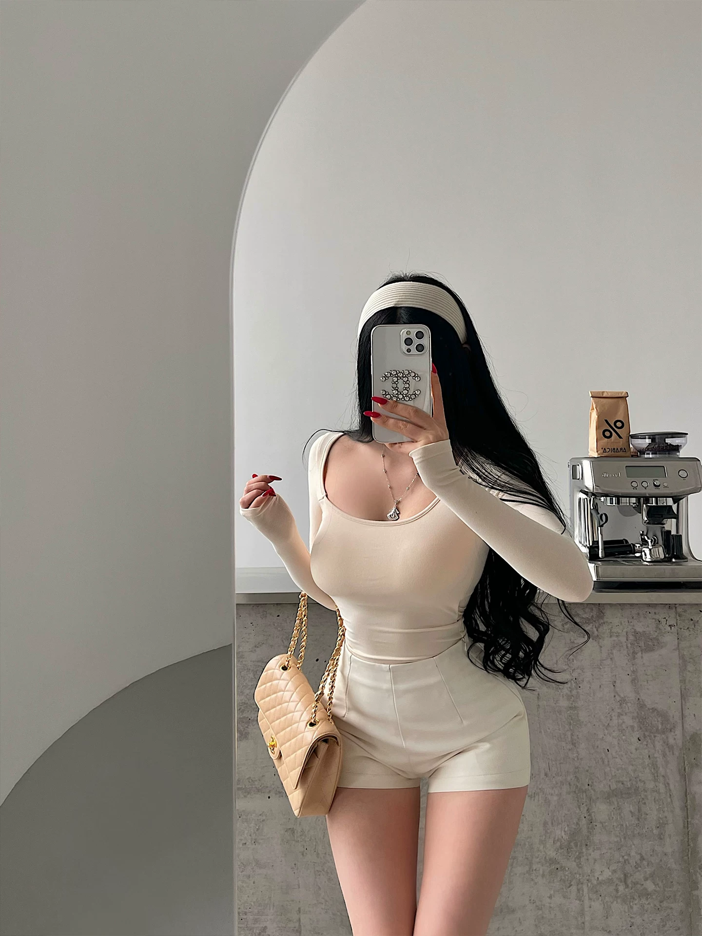 YoungGirlDay Pure Desire Style Áo thun dài tay bó sát cổ không đều kiểu dáng gợi cảm có miếng đệm ngực.