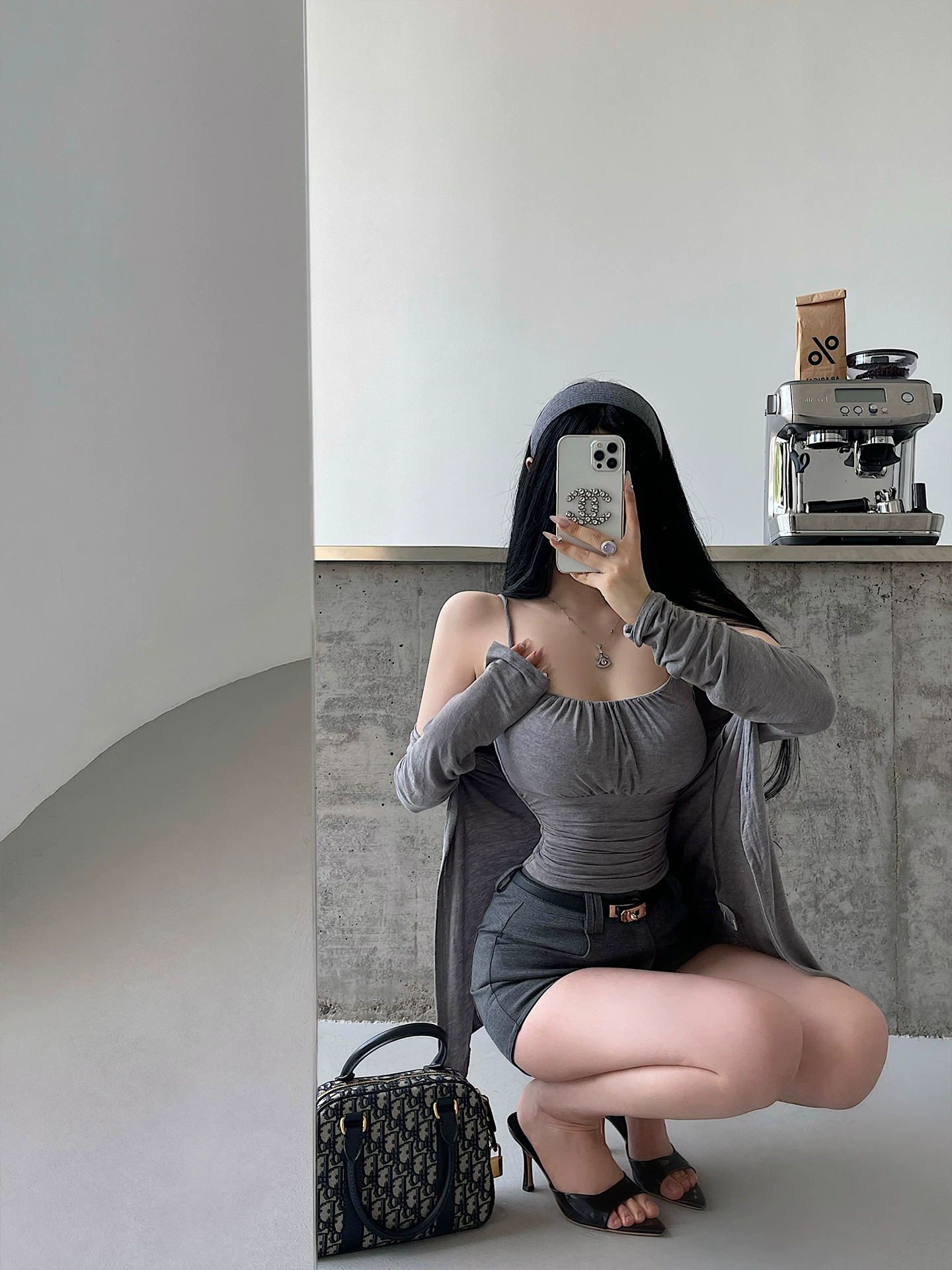 YoungGirlDay khao khát thuần khiết phong cách dịu dàng gợi cảm áo yếm xếp ly ôm eo có miếng đệm ngực kèm áo cardigan dài tay