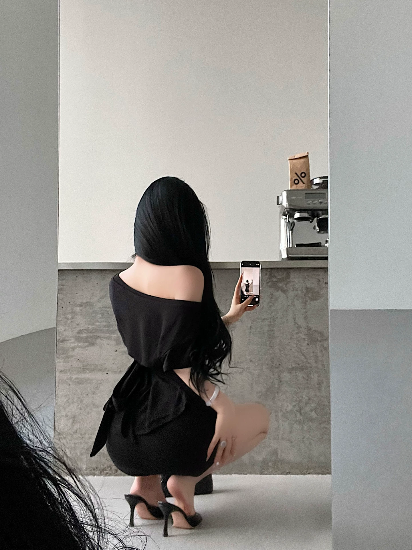 YoungGirlDay Pure Desire Phong cách lười biếng gợi cảm lệch vai dáng rộng giảm béo thắt eo áo thun ngắn tay dành cho nữ.