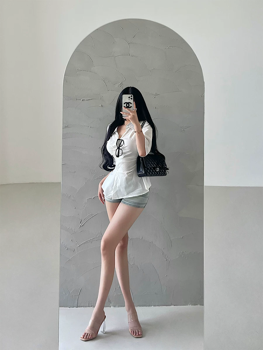 Áo sơ mi có cổ kiểu hoạt hình YoungGirlDay có eo xếp nếp không đều, một hàng khuy, gợi cảm, quyến rũ