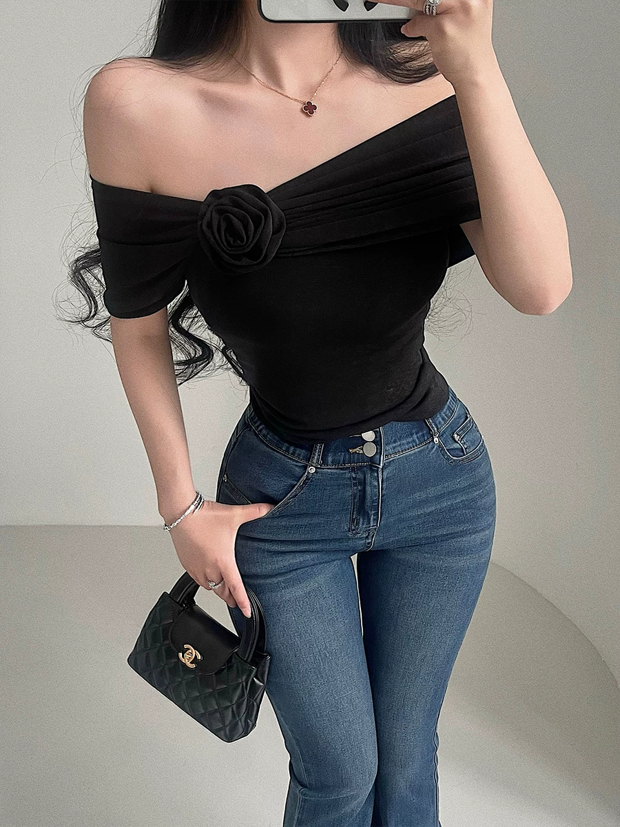 YoungGirlDay Pure Desire Áo thun ngắn tay vừa vặn một vai gợi cảm có trang trí hoa hồng ba chiều