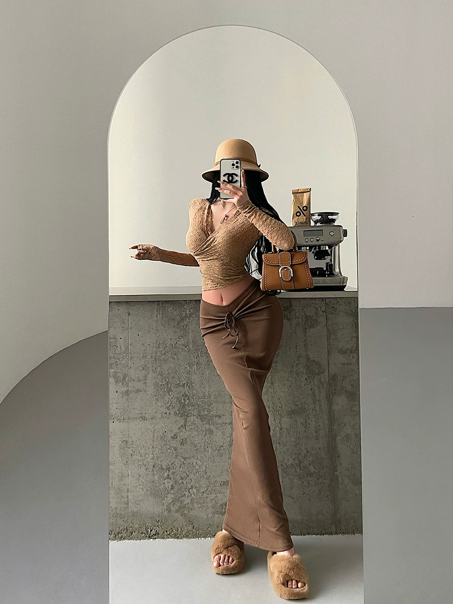 YoungGirlDay Kardashian váy dài ôm sát có dây rút, eo hình chữ V gợi cảm, kiểu dáng ôm sát.