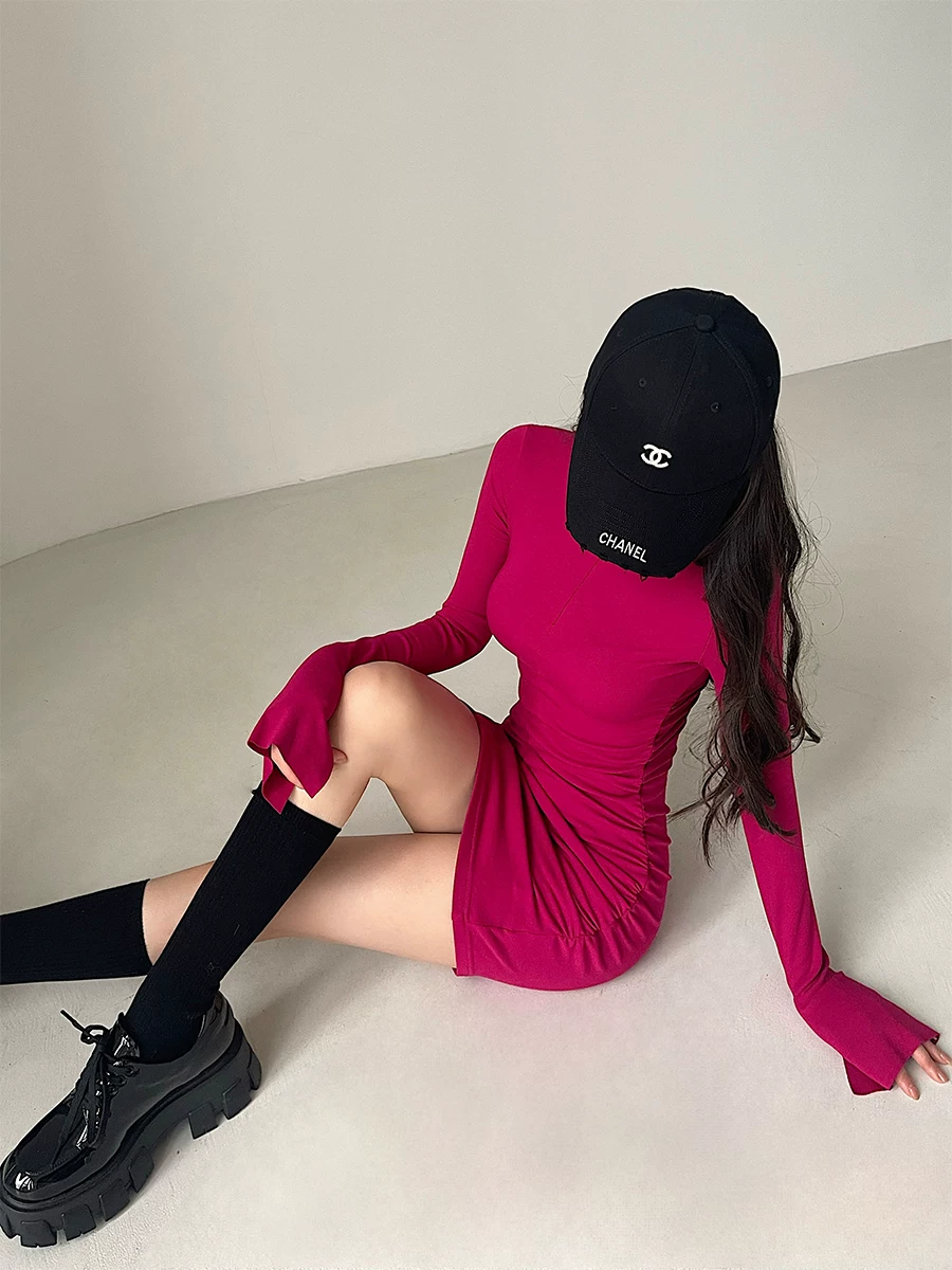 YoungGirlDay phong cách thuần khiết gợi cảm, váy ôm sát có khóa kéo, tay áo dài, váy ngắn ôm sát cơ thể