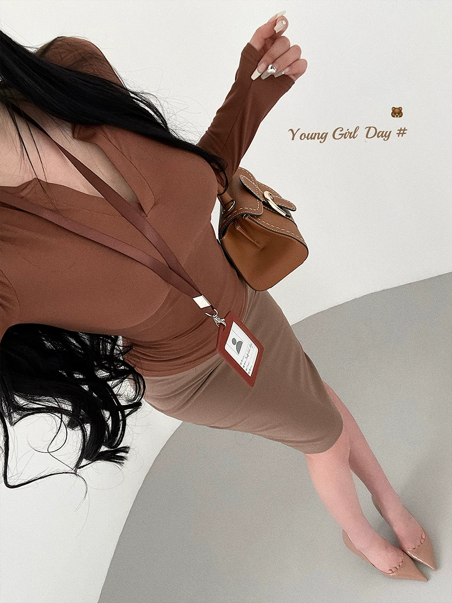YoungGirlDay Phong cách Hàn Quốc nhẹ nhàng trưởng thành thuần khiết phong cách khao khát kiểu dáng cổ chữ V hở một nửa, áo thun dài tay màu trơn vừa vặn