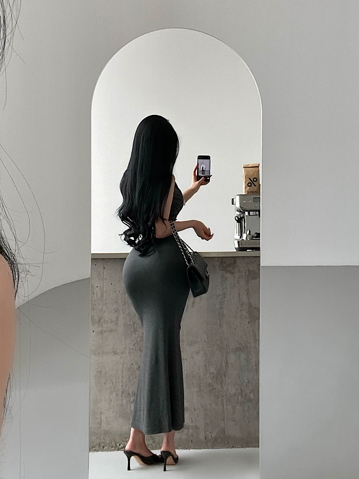 YoungGirlDay phong cách trưởng thành và quyến rũ gợi cảm, váy ren trễ vai, váy liền thân không tay, váy đuôi cá, váy dài
