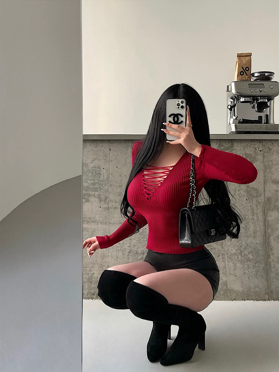 YoungGirlDay phong cách thuần khiết gợi cảm áo dệt kim dài tay ôm sát ngực khoét lỗ gợi cảm