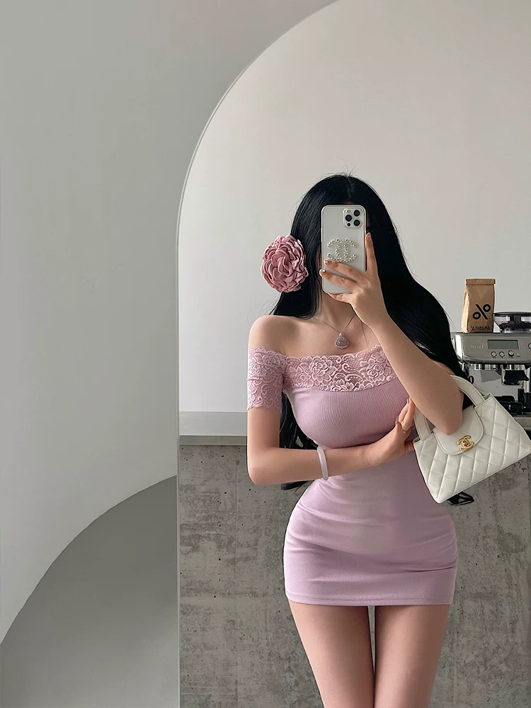 YoungGirlDay Váy ngắn ôm sát cơ thể, phối ren một bên vai, gợi cảm và quyến rũ, kiểu vá ngắn