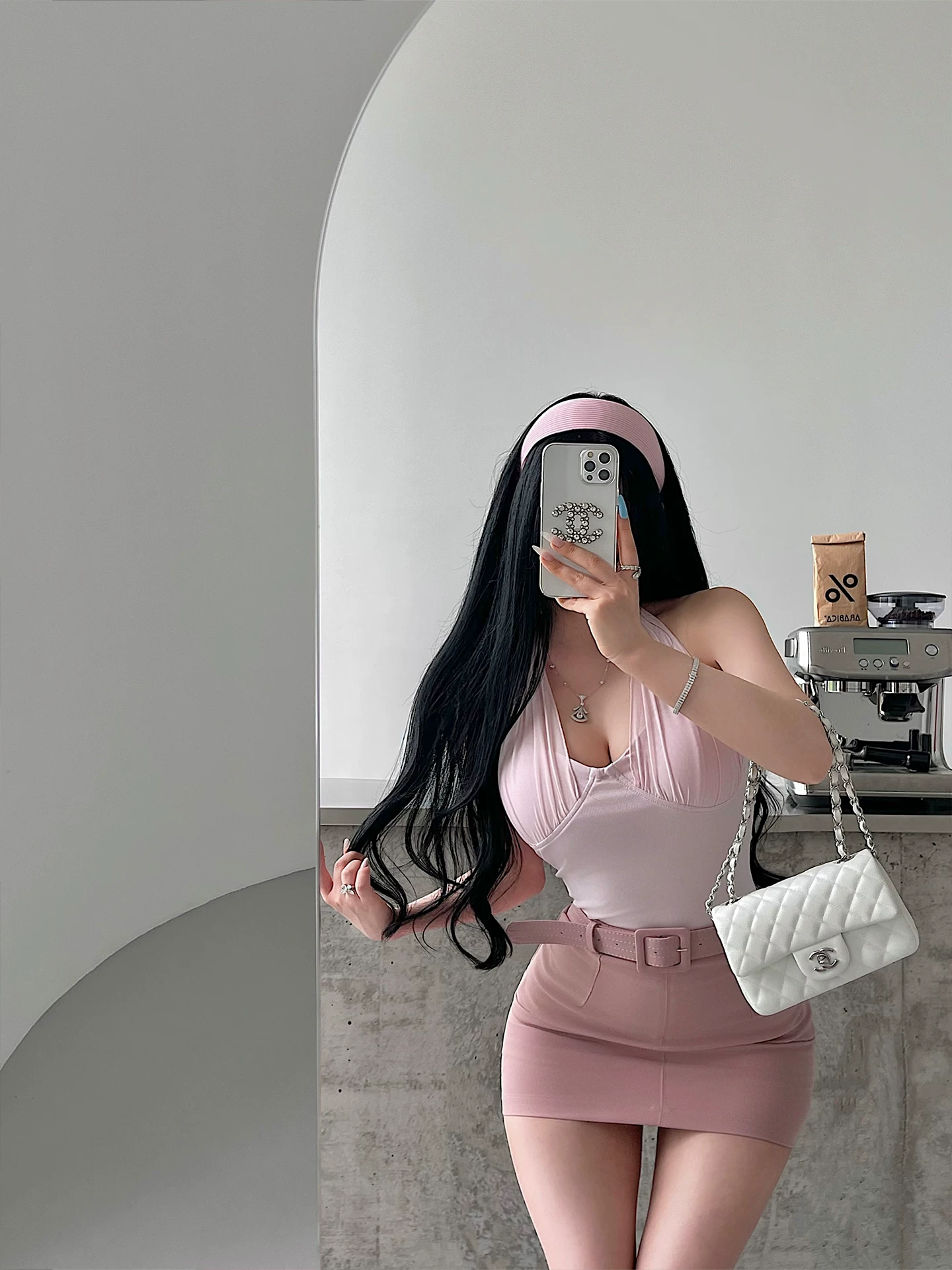 Áo kiểu YoungGirlDay thuần khiết gợi cảm, hở lưng, ôm sát cơ thể, có mút ngực tích hợp, áo hai dây lưới phối ren.