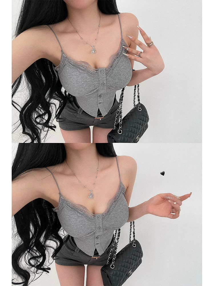 YoungGirlDay phong cách thuần khiết gợi cảm, áo crop top ngắn viền ren, ôm sát cơ thể, có đệm ngực.