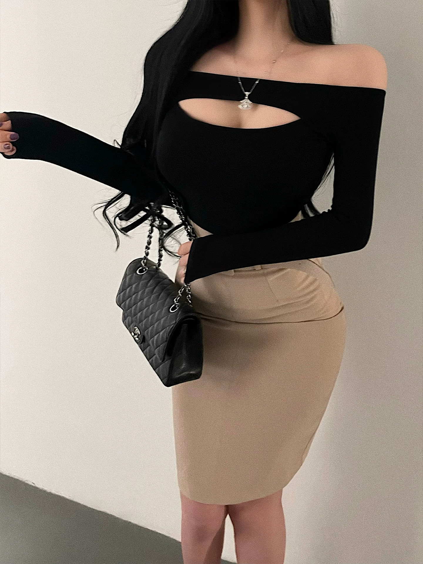 YoungGirlDay Pure Desire Áo thun trễ vai gợi cảm có lỗ khoét ngực Slim Fit Áo thun dài tay có miếng đệm ngực