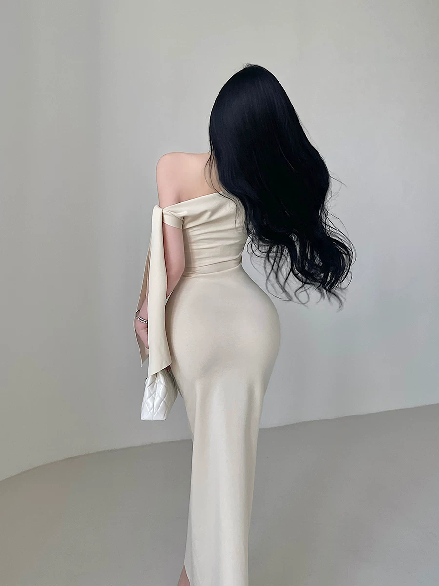 Váy lệch vai bất đối xứng cùng kiểu dáng của YoungGirlDay Kylie, có dây ruy băng, váy dài ôm sát gợi cảm.