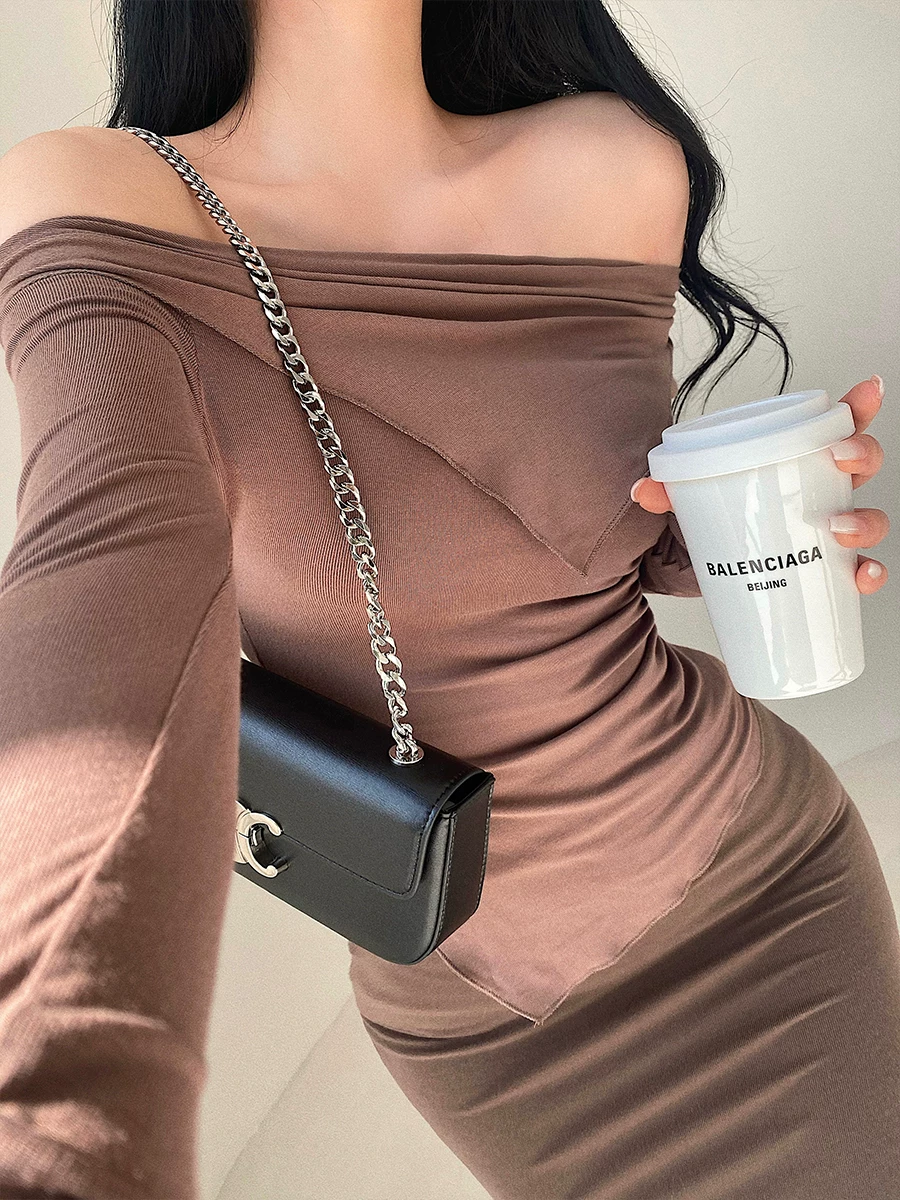 YoungGirlDay khao khát thuần khiết gợi cảm, áo thun trễ vai ôm sát, tay dài, viền chữ V, áo thun cơ bản