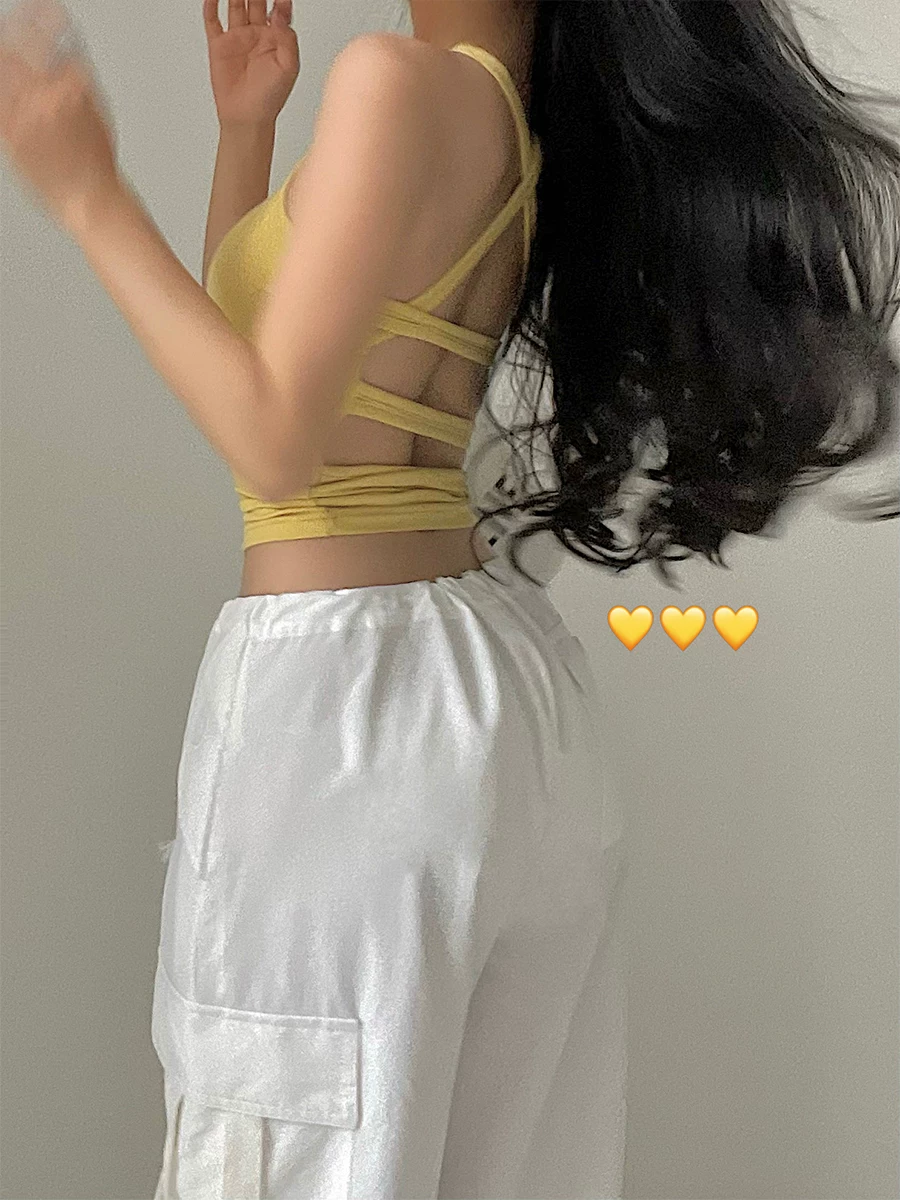YoungGirlDay áo crop top ngắn không tay, ôm sát, hở lưng, có dây buộc chéo, gợi cảm