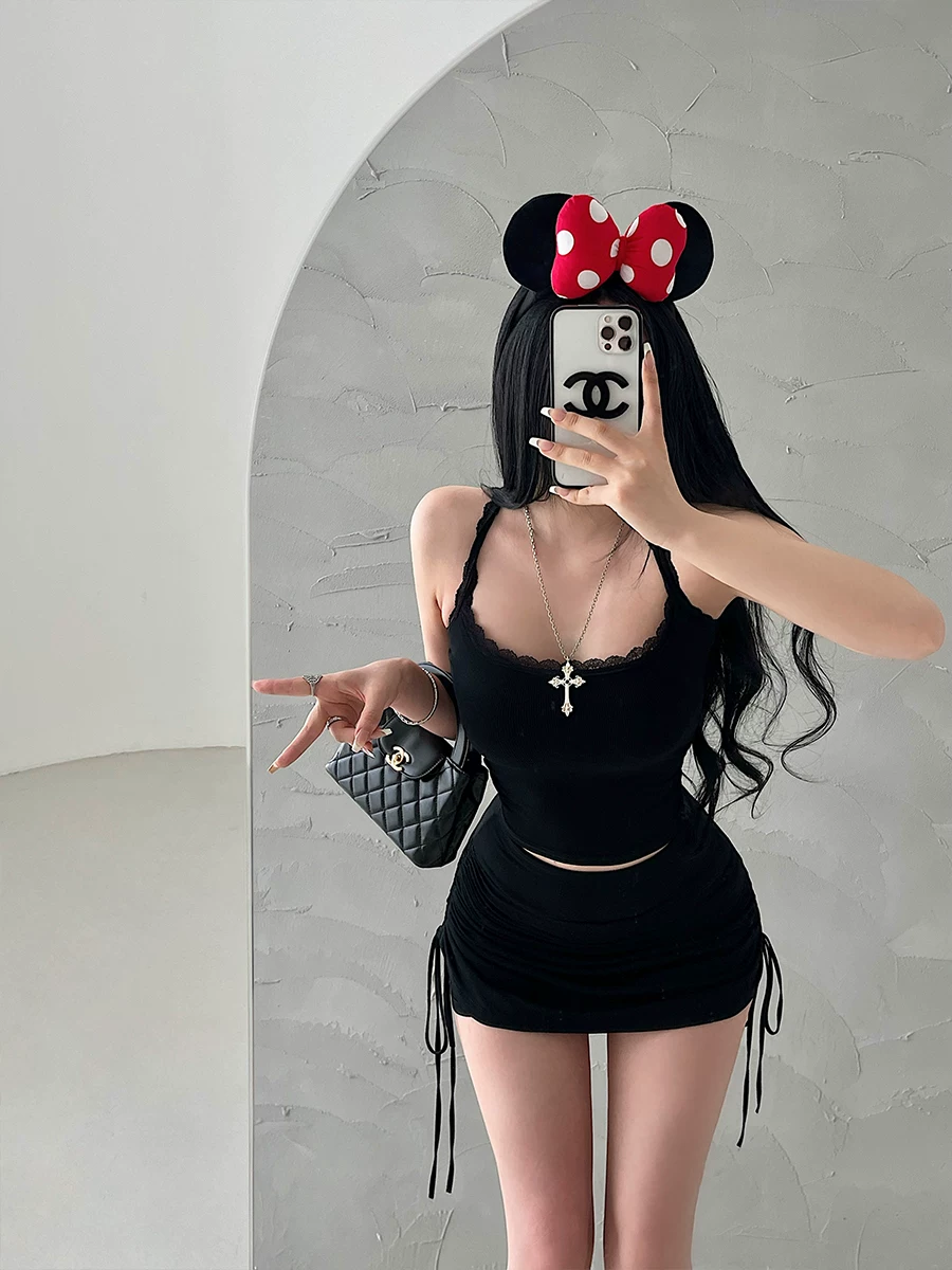Áo camisole YoungGirlDay thuần khiết gợi cảm, ôm sát, viền ren, có mút ngực tích hợp và thiết kế lưng khoét.