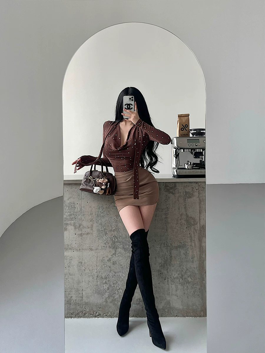 YoungGirlDay Pure Desire Gợi cảm Dây buộc cổ gợi cảm Slim Fit Ruched Eo dài tay áo thun chấm bi hàng đầu