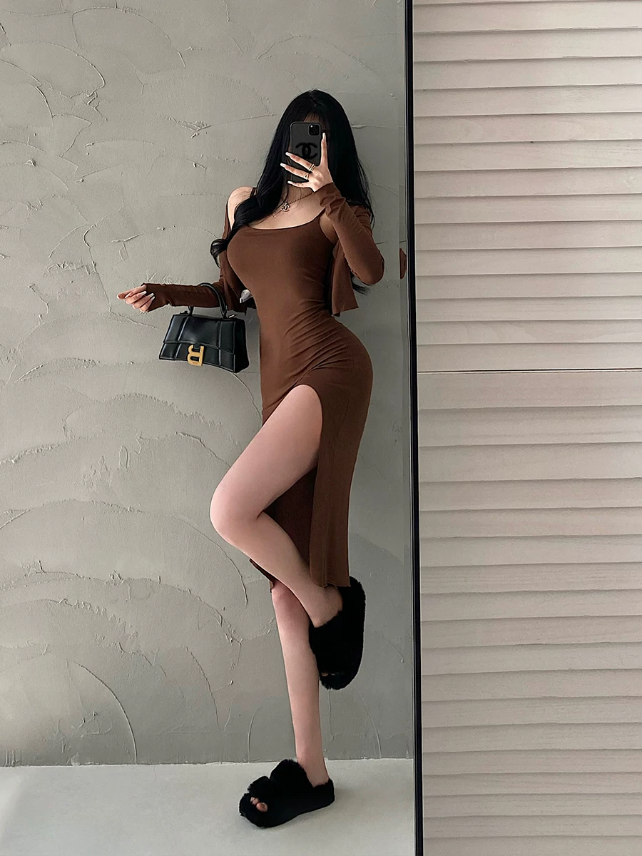 YoungGirlDay khao khát thuần khiết gợi cảm xẻ tà ôm sát hông váy hai dây ôm sát dáng ngắn áo cardigan dài tay bộ hai món