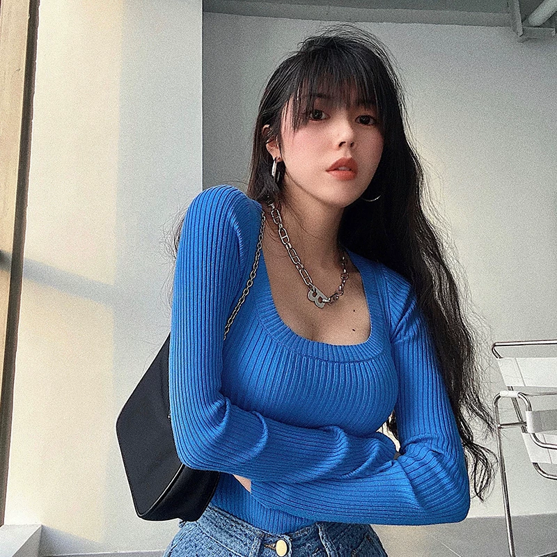 YoungGirlDay2023 Áo len dệt kim ôm sát co giãn gợi cảm phong cách Âu Mỹ mới với cổ tròn thấp và tay áo dài.