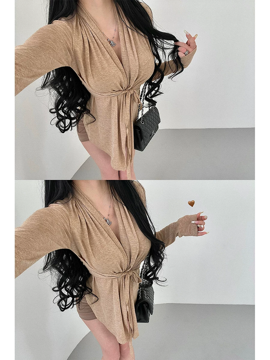 YoungGirlDay phong cách thuần khiết gợi cảm, phong cách lười biếng, cổ áo xếp lớp, áo cardigan dài tay có dây buộc eo, kiểu dáng ôm vừa vặn