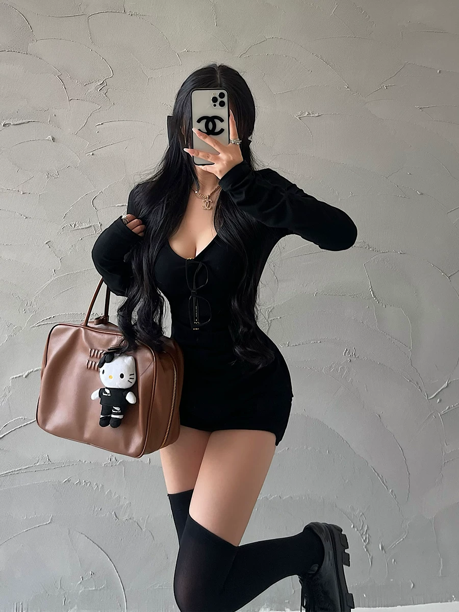 YoungGirlDay khao khát thuần khiết phong cách cô gái ngọt ngào gợi cảm cổ chữ V ôm sát eo xếp nếp áo thun dài tay cơ bản