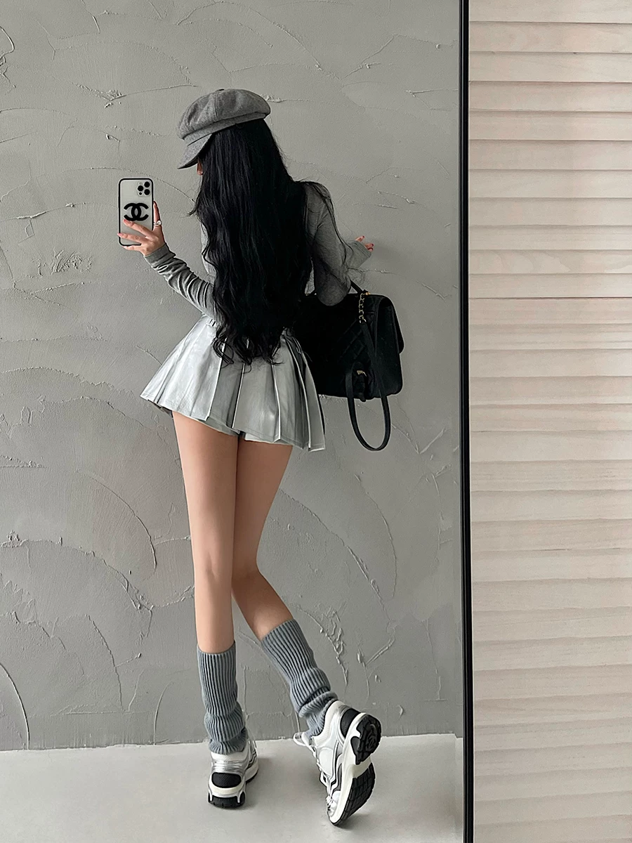 YoungGirlDay Váy xếp ly bằng da PU màu trắng bạc gợi cảm, cạp cao chống lộ hàng, có thắt lưng