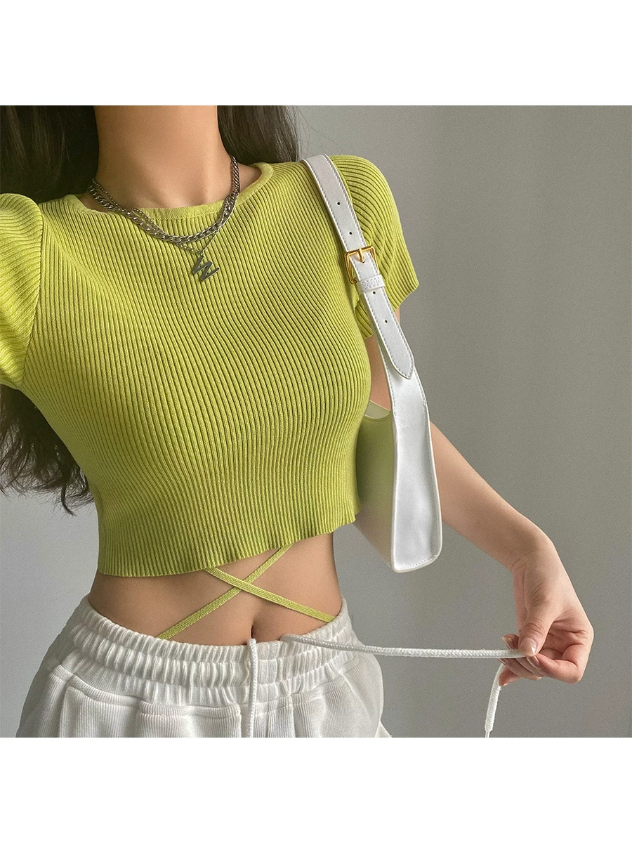 Áo thun ngắn tay dệt kim kiểu dáng ôm sát, buộc dây chéo, gợi cảm của YoungGirlDay.