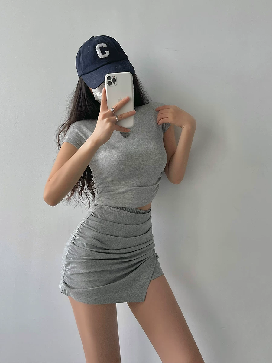 YoungGirlDay váy xếp ly không đều cạp cao gợi cảm với quần short an toàn, váy ngắn ôm sát co giãn.
