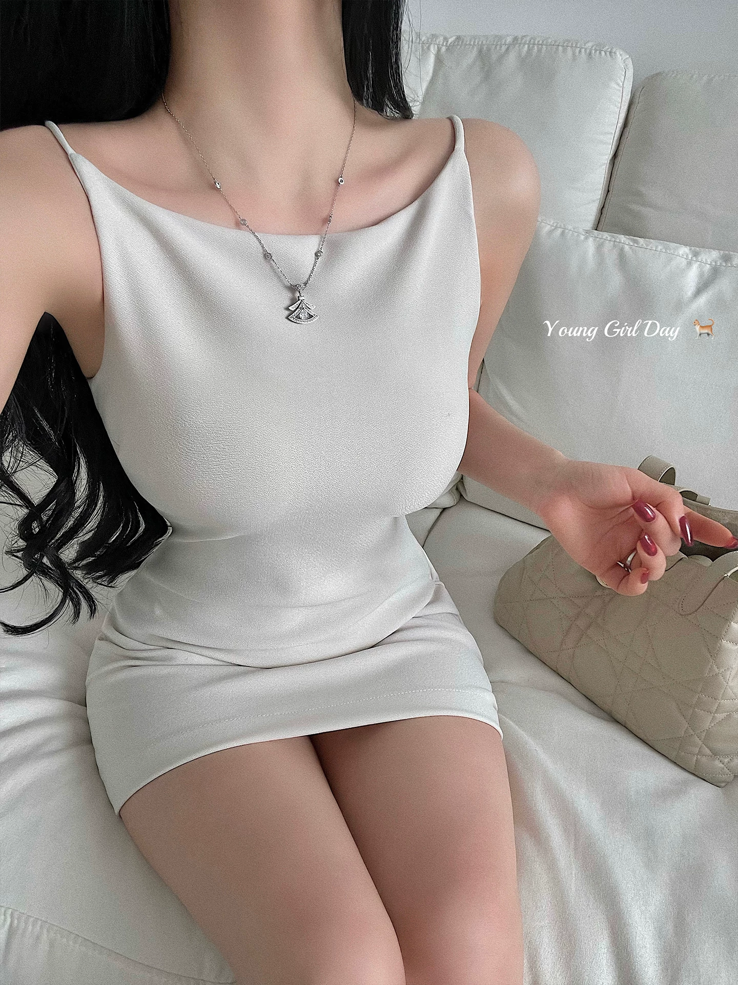 Váy liền thân ngắn ôm sát, không tay, kiểu dáng gợi cảm, thiết kế trễ vai, tôn dáng, dành cho ngày hội thiếu nữ.