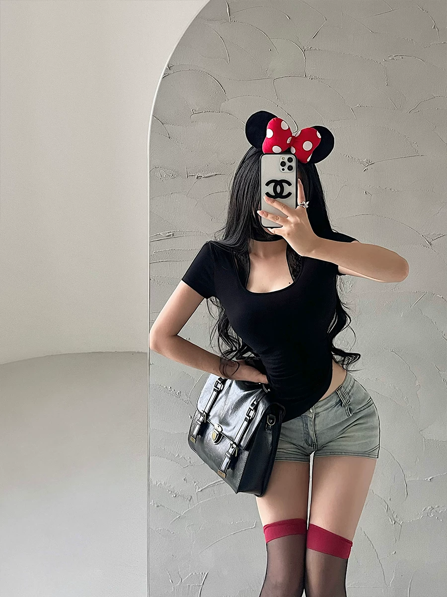YoungGirlDay Pure Desire Style Ren Halter Neck Tie Ruched Eo Áo thun ngắn tay không đều kiểu dáng Top