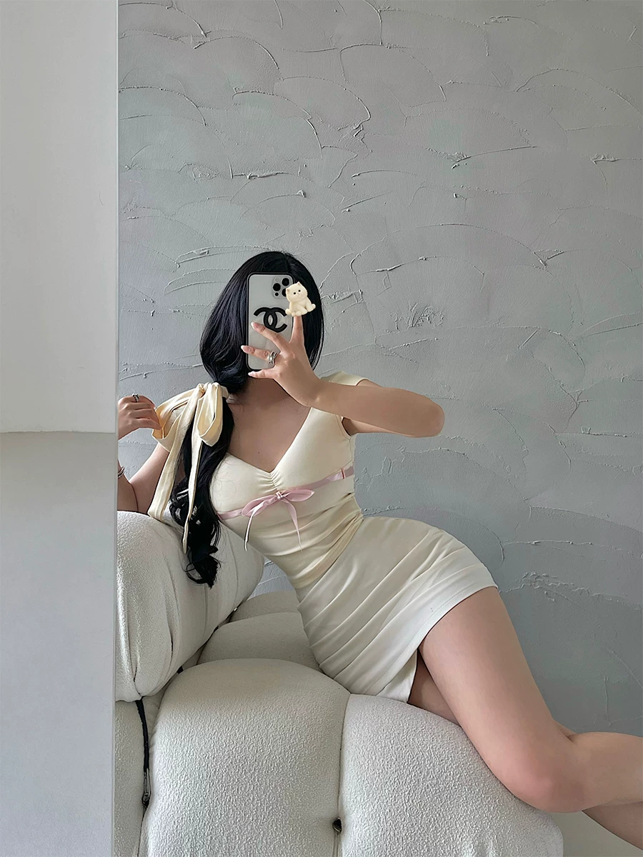 YoungGirlDay khao khát thuần khiết cô gái ngọt ngào gợi cảm cổ chữ V ôm sát cổ áo thắt nơ nơ áo thun ngắn tay