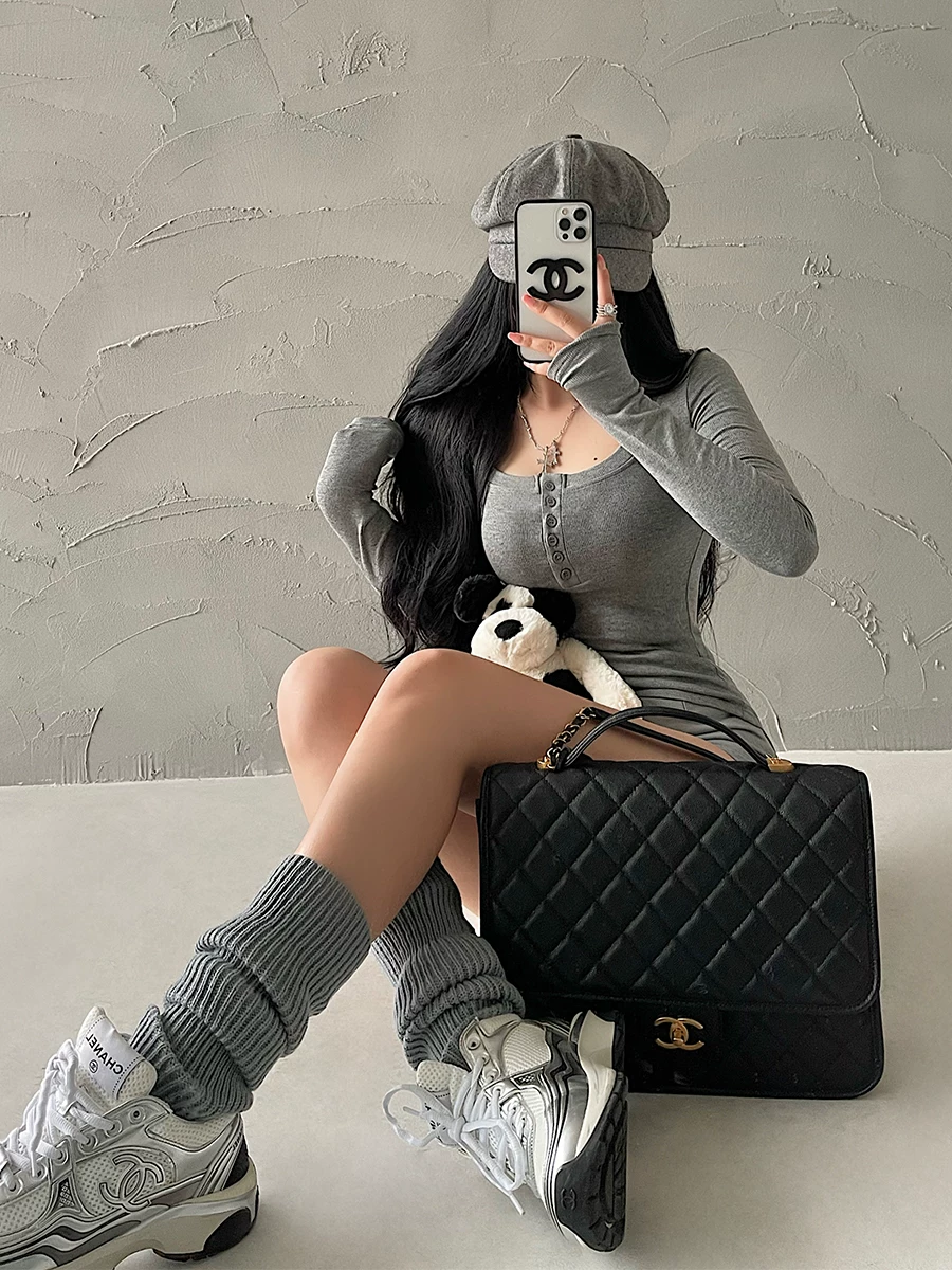 YoungGirlDay Pure Desire Sweet Girl Cổ tròn một hàng khuy Slim Fit Dài tay co giãn Áo sơ mi cơ bản Áo thun hàng đầu