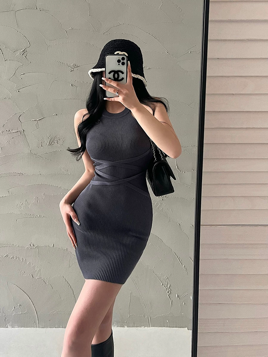 YoungGirlDay phong cách thuần khiết gợi cảm, ôm sát, không tay, thắt eo, váy dệt kim ôm sát, váy ngắn