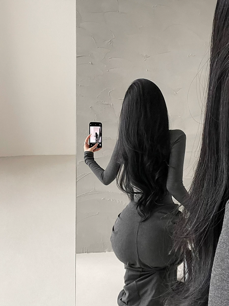 YoungGirlDay Váy dài tay kiểu dáng Kardashian phong cách châu Âu và Mỹ gợi cảm, cổ chữ V sâu, ôm eo, viền xếp nếp, tay áo dài.