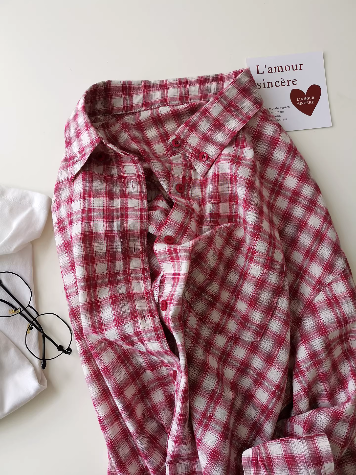 Áo sơ mi cotton kẻ đỏ dài tay phong cách Hàn Quốc đa năng, đơn giản, thoải mái, kiểu dáng mùa hè mỏng nhẹ, mùa thu sớm 2025 dành cho nữ