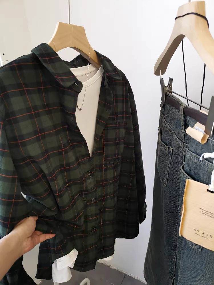 Áo sơ mi nữ mùa đông 2025 kẻ caro xanh retro mềm mại, dáng suông, xếp lớp, tôn dáng, đa năng